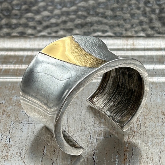 Vintage 80s Rare Givenchy Wide Cuff Two Tone Bracelet & Clip On Earrings Bundle - Picture 4 of 16